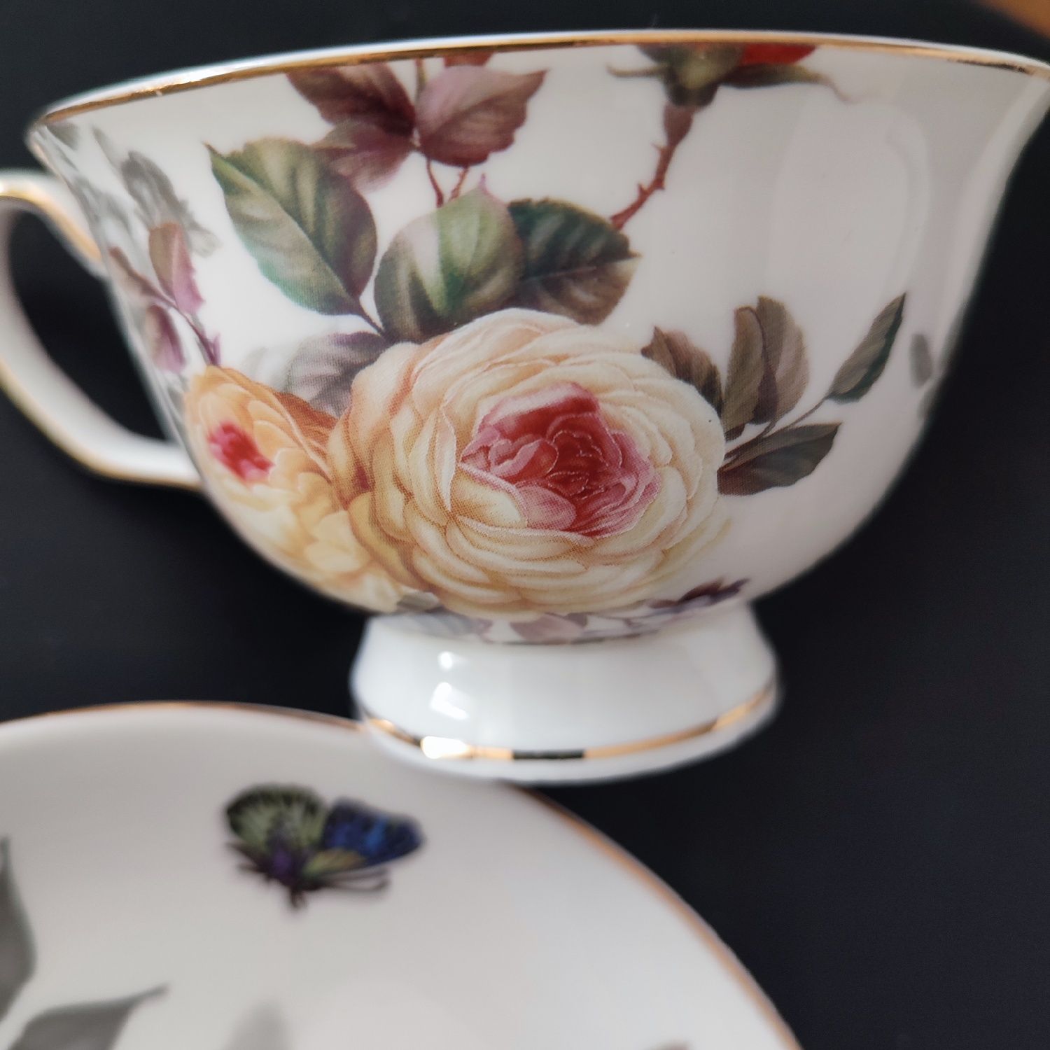 Filiżanka ze spodkiem   English Collection , porcelana  nowa