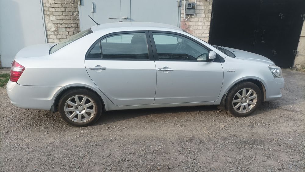 Автомобиль Geely Maple SL