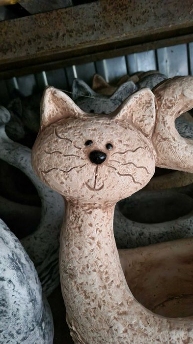 Zewnętrzna betonowa donica w kształcie kota