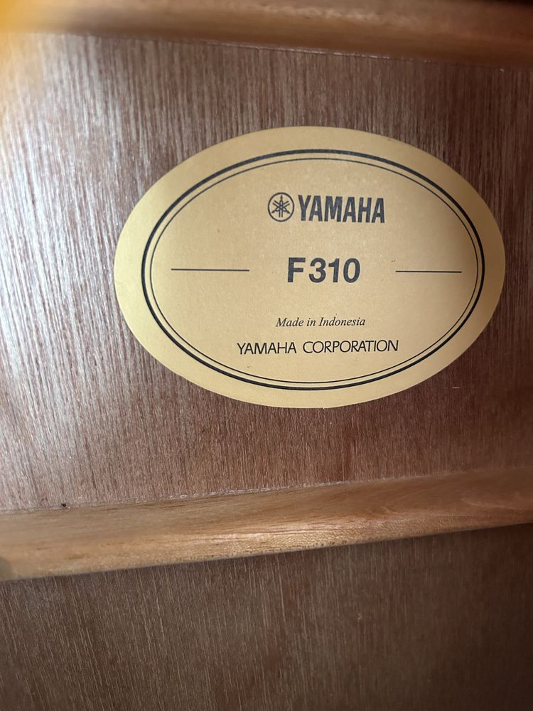 Акустична гітара Yamaha F310 Cherry Sunburst