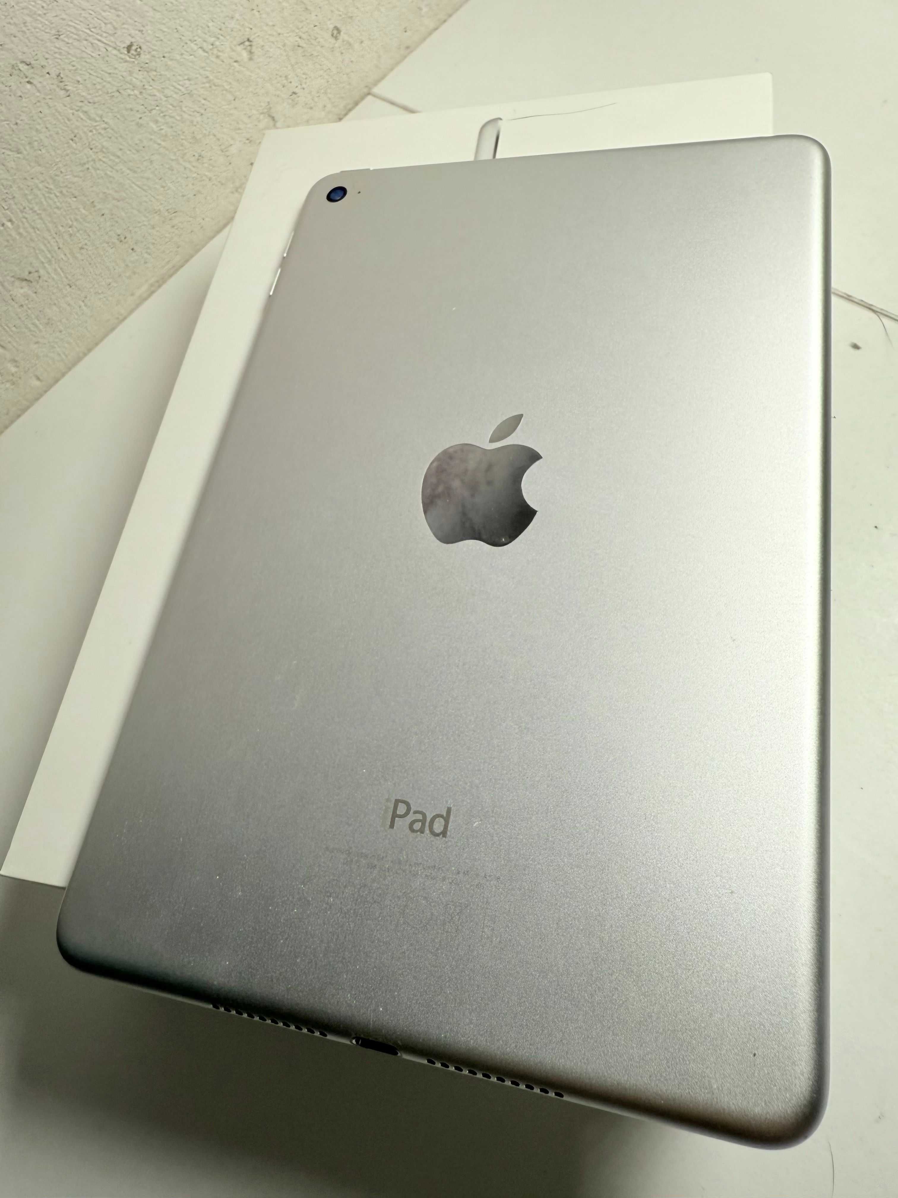 Apple iPad mini 4 (Wi-Fi) srebrny 64 GB A1548 ładny stan