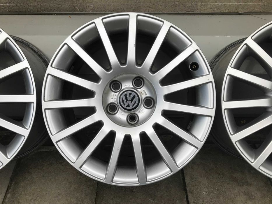 Felgi 17 VW Passat Tiguan Audi A4 A6 Skoda Superb 8Jx17 ET48 5x112