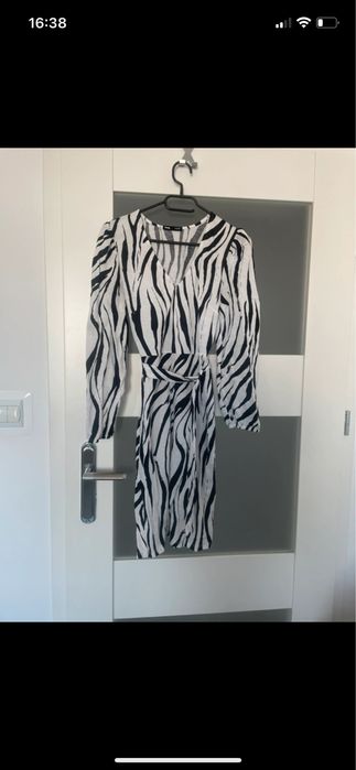 Sukienka w motyw zebry Sinsay rozmiar M