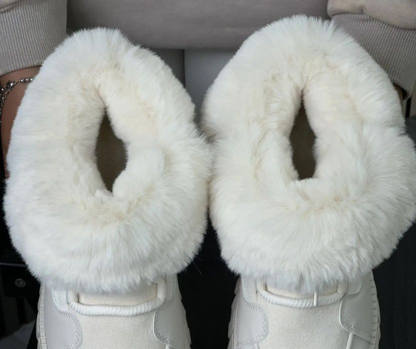Жіночі зимові черевики / Угги на платформі