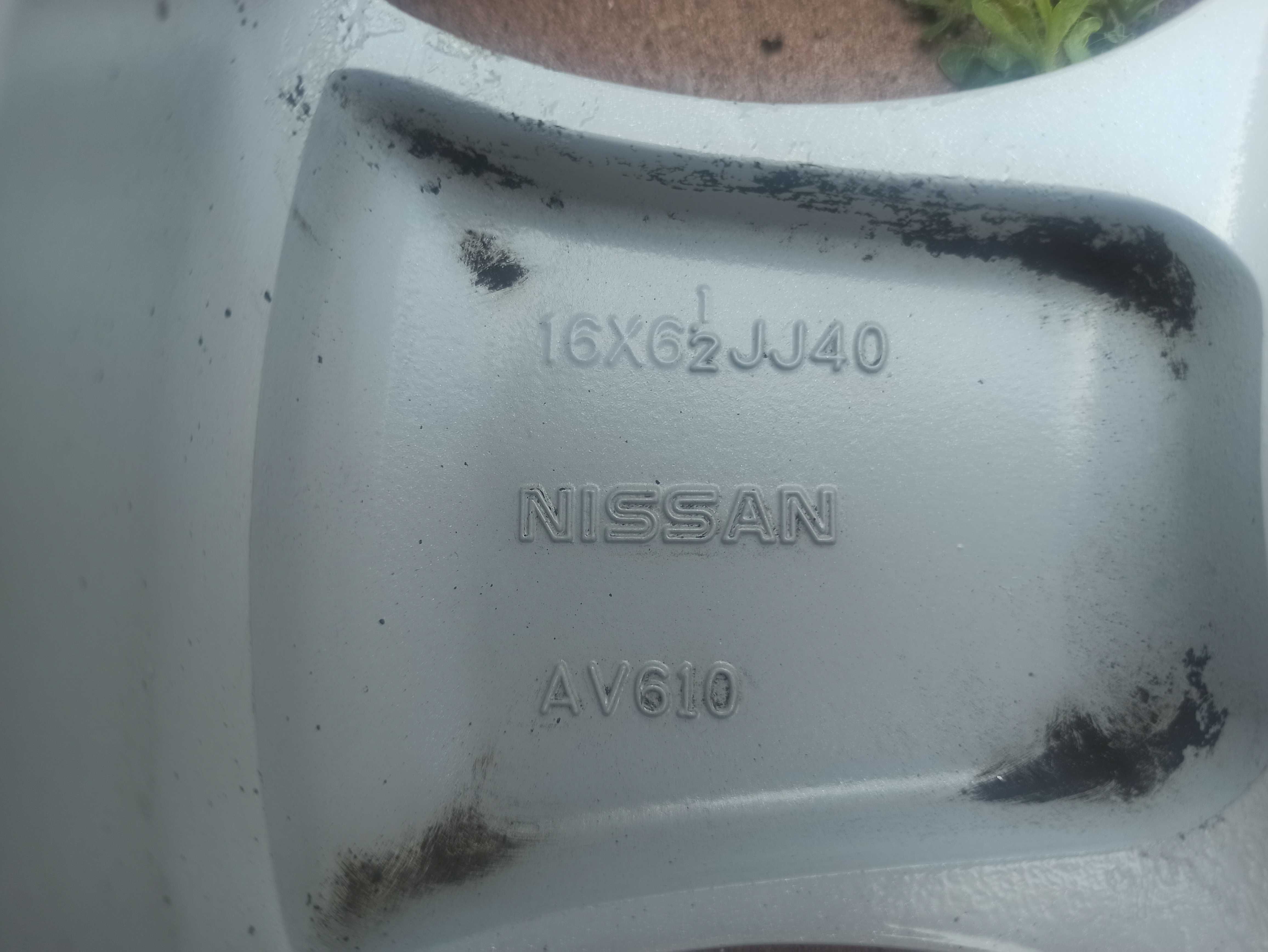 Диски 16х6.5 5*114.3 ET 40 оригинал Nissan с резиной 205/55/r16