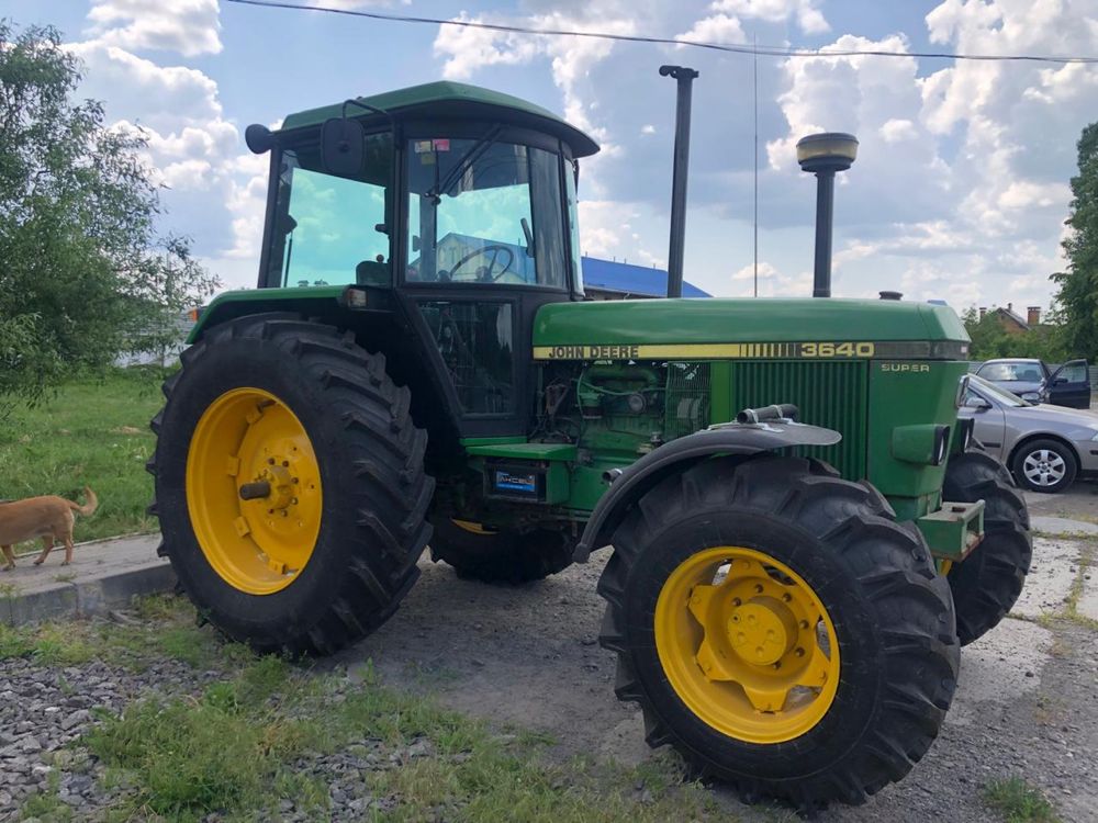 Трактор John Deere 3640