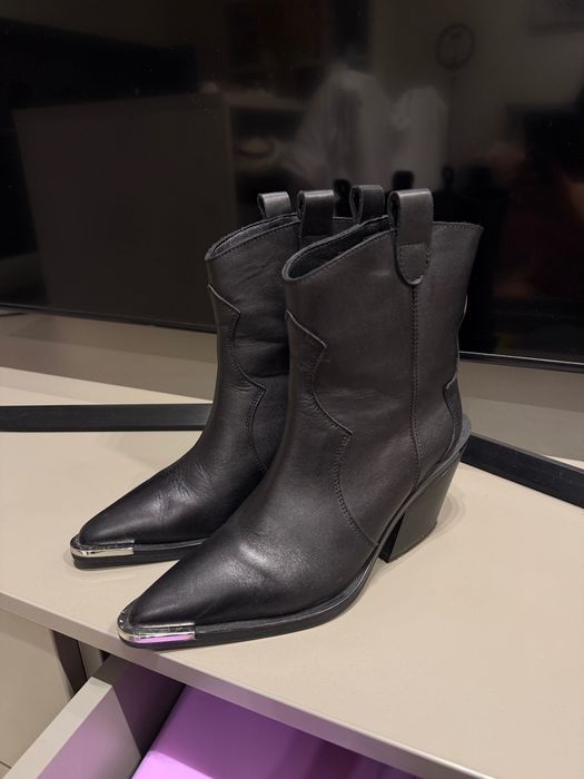 Ковбойки від бренду Estro