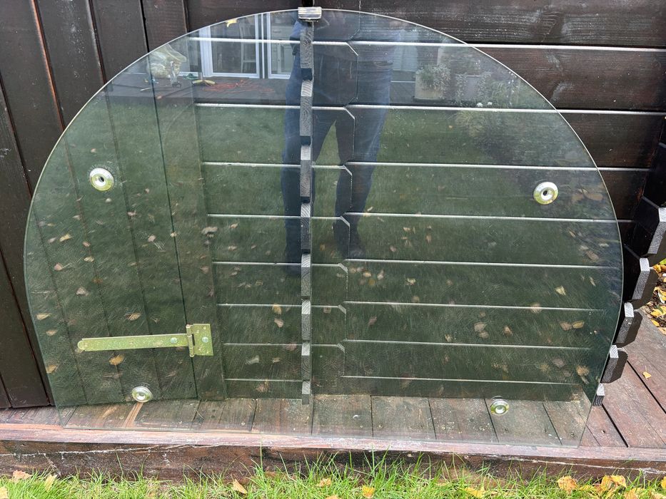 Szklane zadaszenie nad wejscie domu