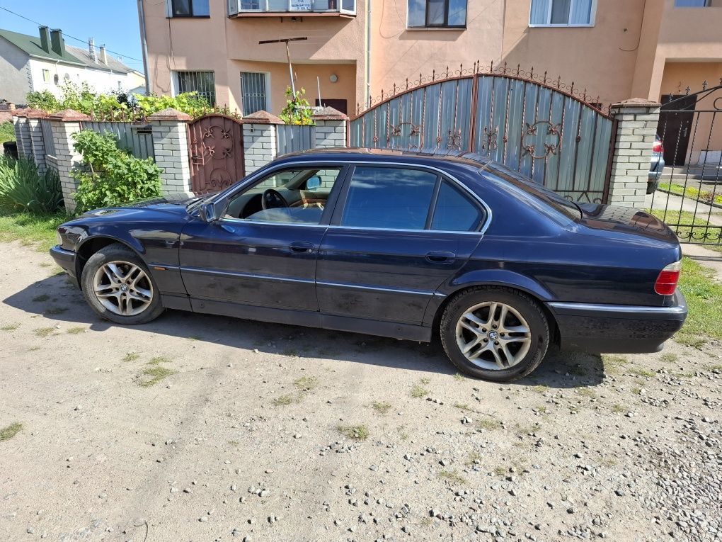 Продам БМВ 728 блакитного кольору.Шкіра,дерево.
