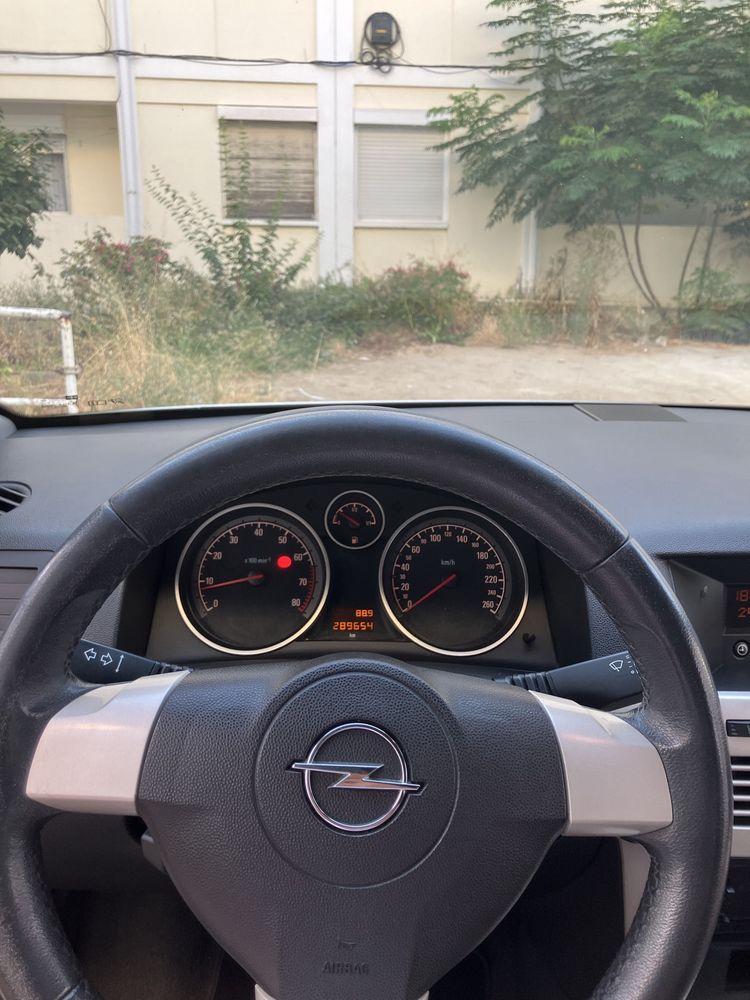 Opel astra h gtc