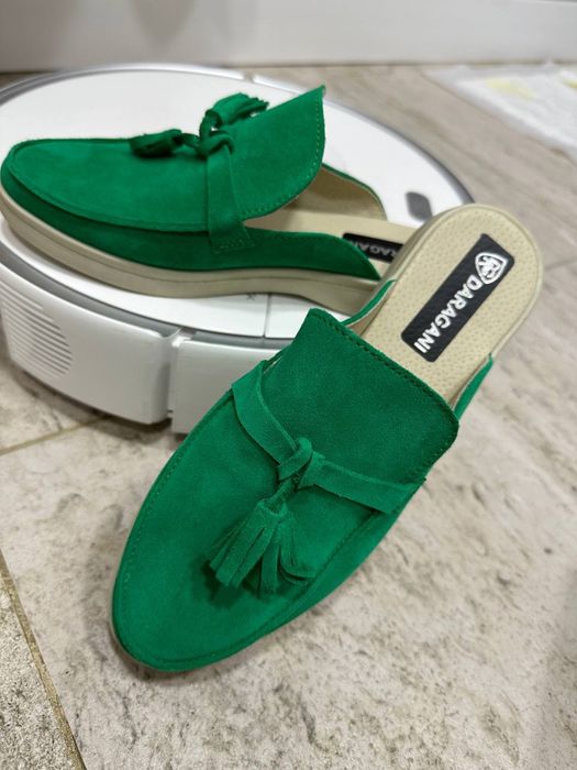 Мюллі, насиченого зеленого кольору