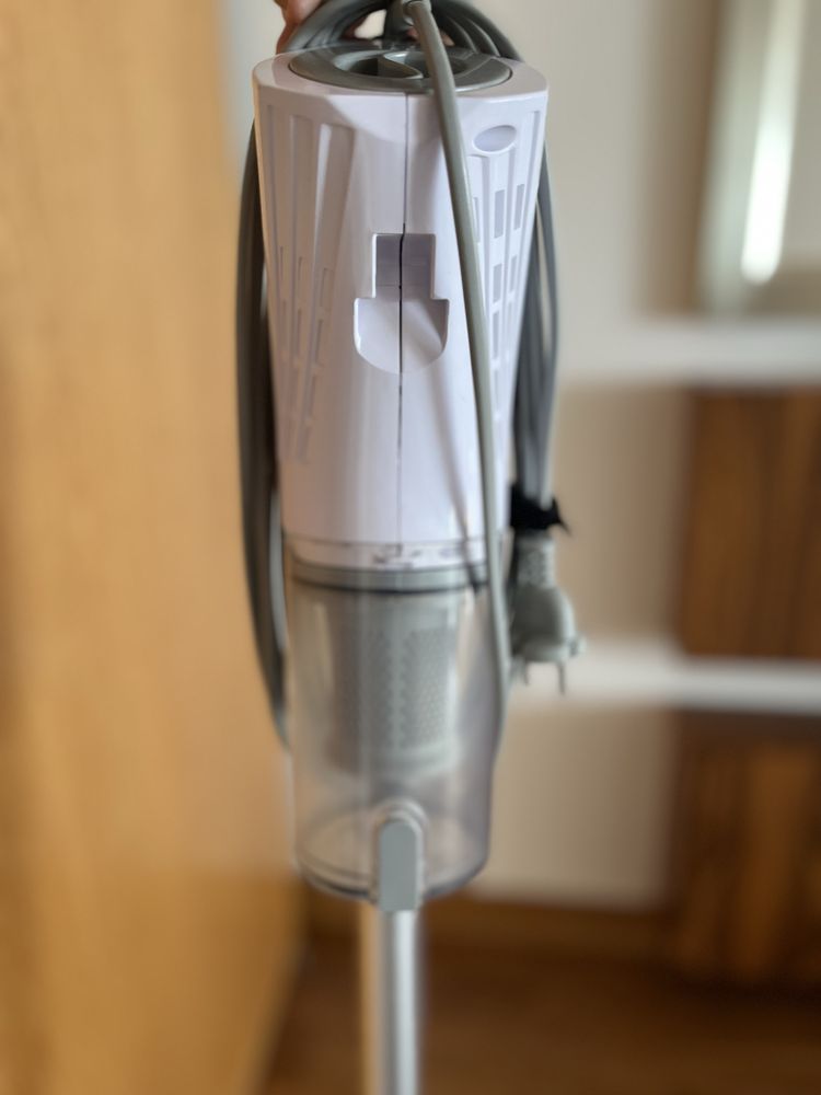 Aspirador de pé com fios