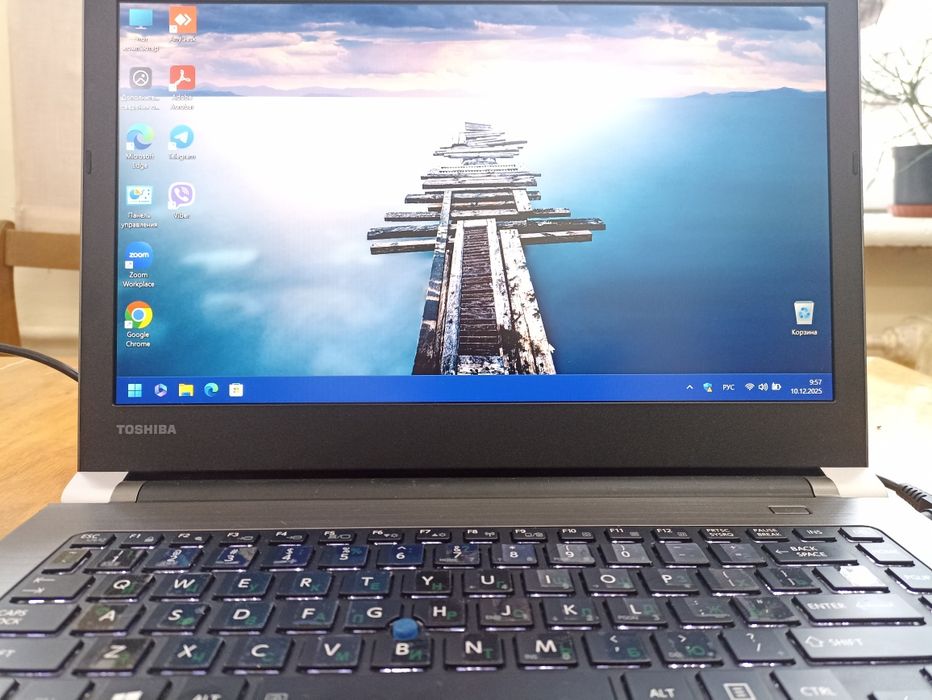 Продам ноутбук TOSHIBA Tecra( i5 6300u)8/128 full HD