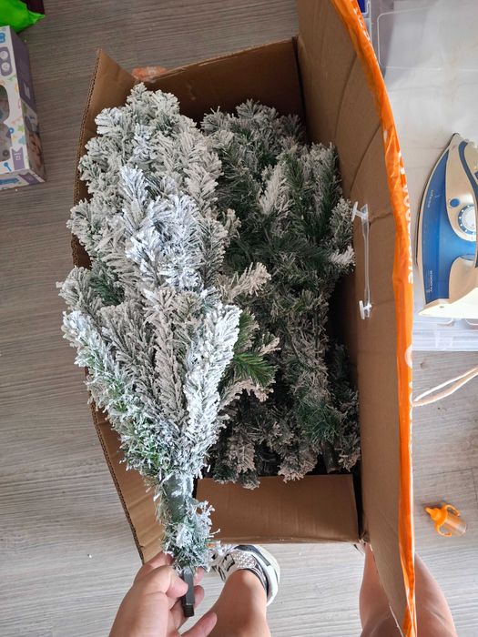 Árvore de natal com neve 180cm