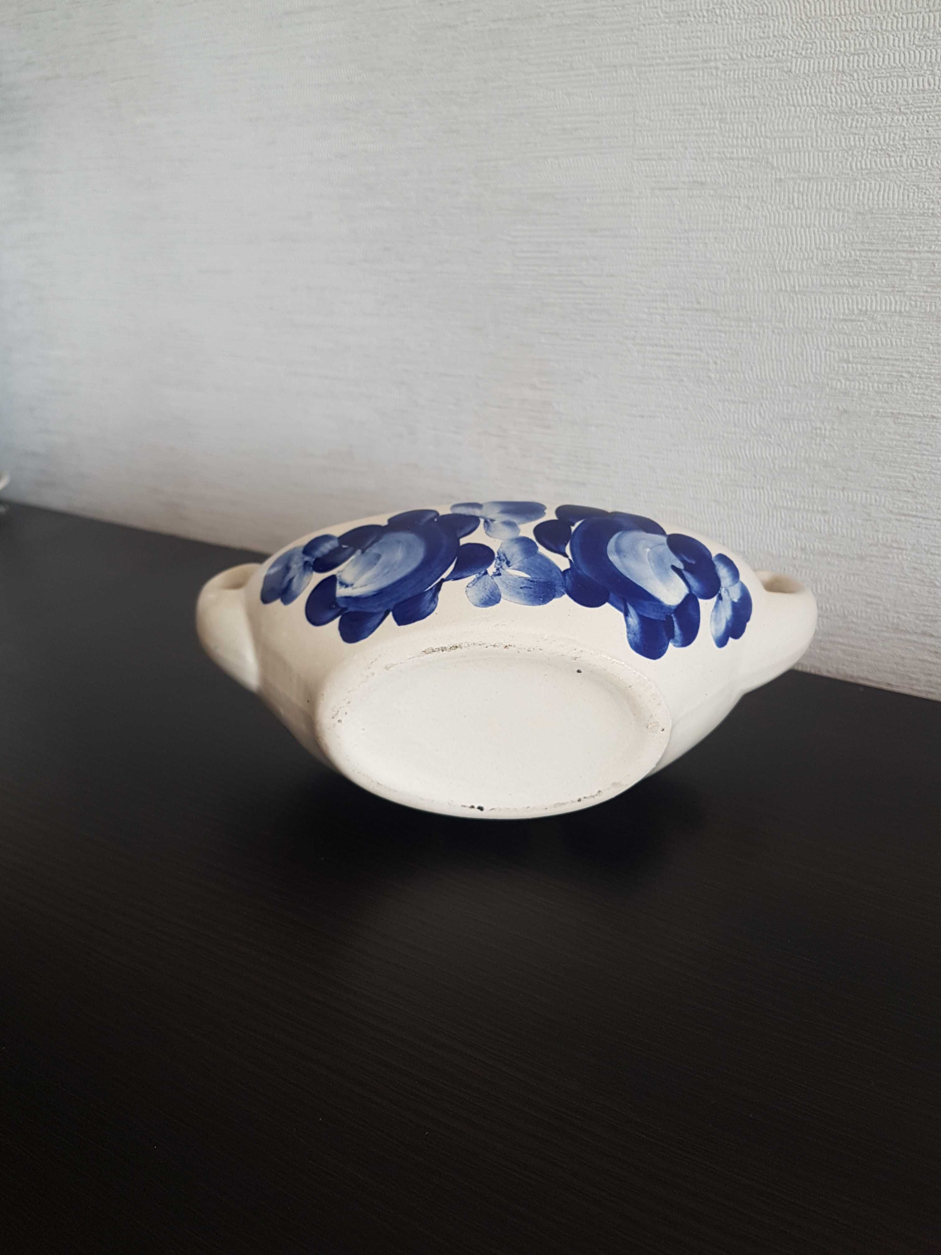 Ceramika, fajans naczynie do ikebany.