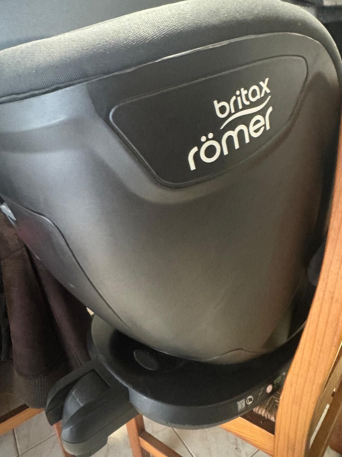 CADEIRA AUTO BRITAX RÖMER DUALFIX 2 R
Esta cadeirinha é para crianças