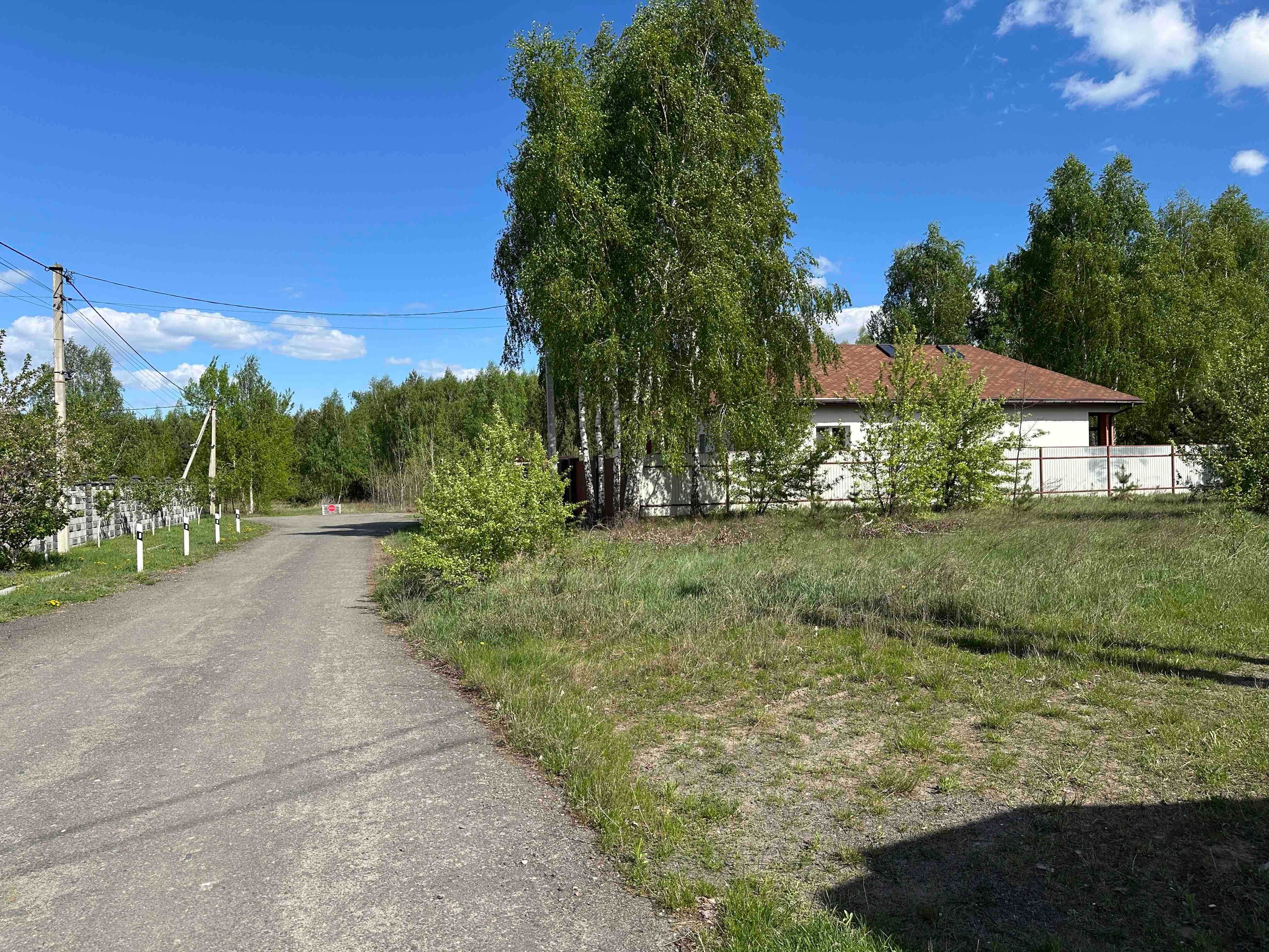 Продаж. Земельна ділянка під будинок, дачу з комунікаціями та проєктом