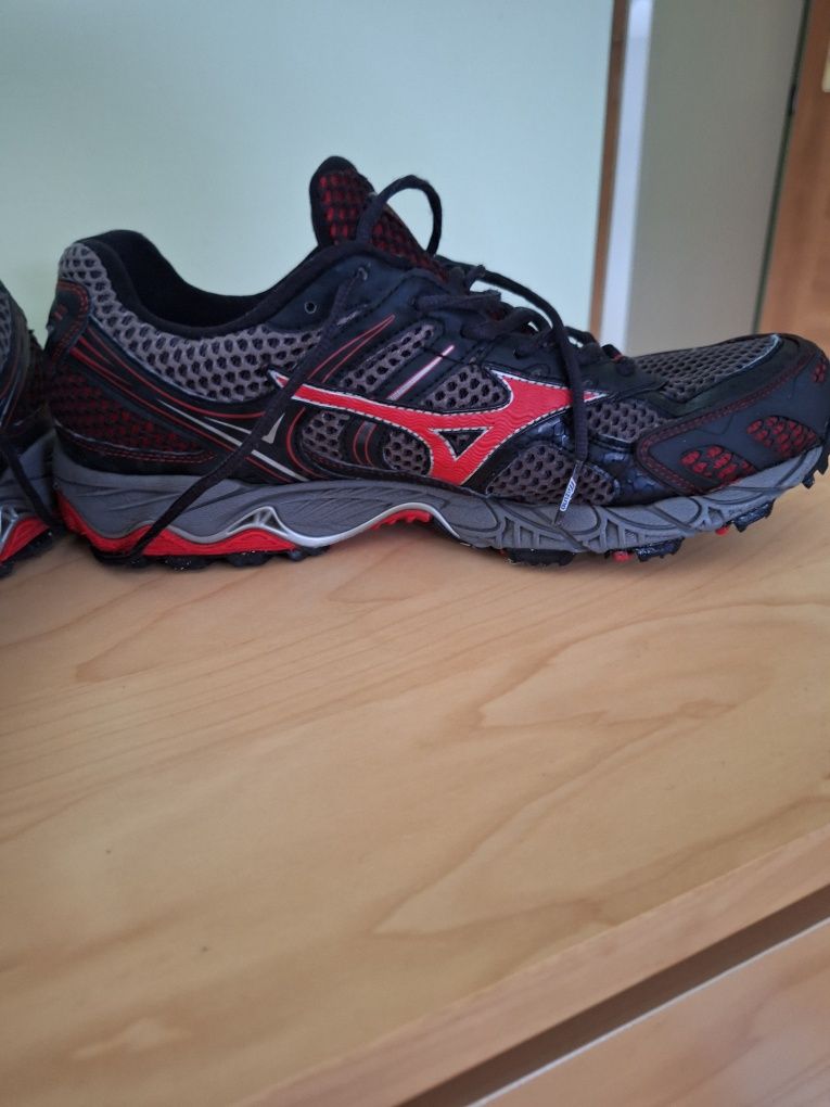 Mizuno WAVE Ascend 28cm