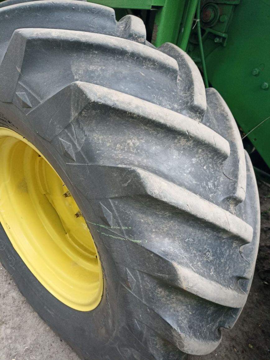 Комбайн John Deere 1032
