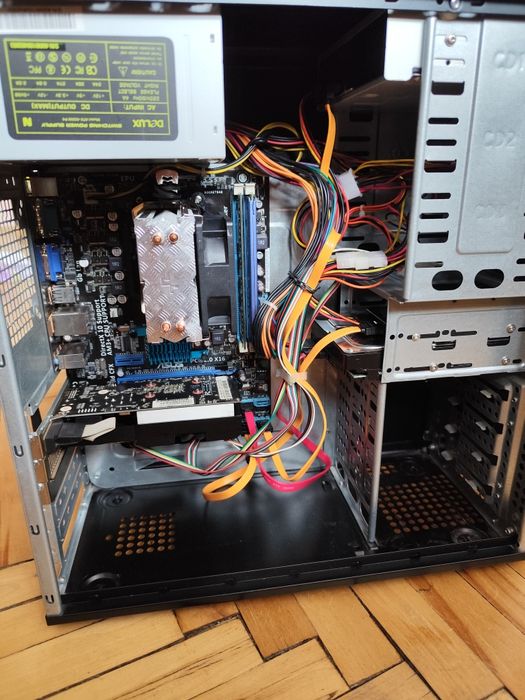 Комплектуючі для комп'ютера відеокарта процесор ssd плата блок живленн