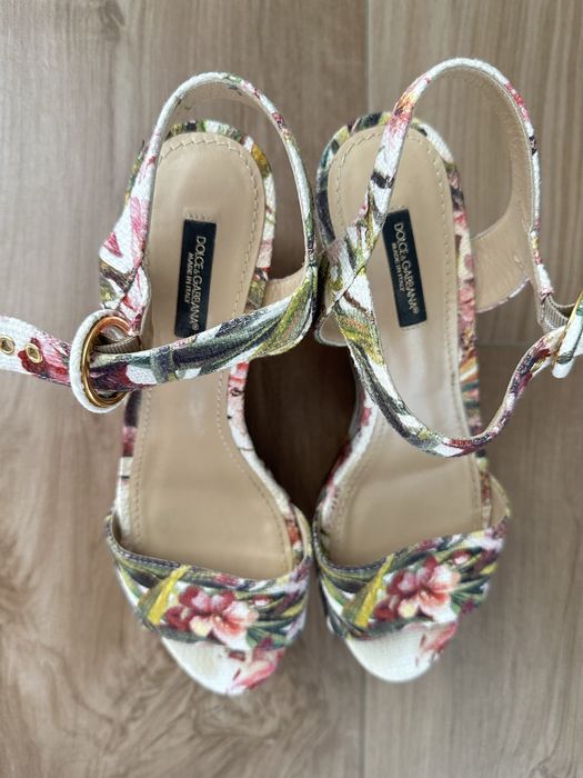 Босоніжки Dolce&Gabbana на платформі, 38р, тканина