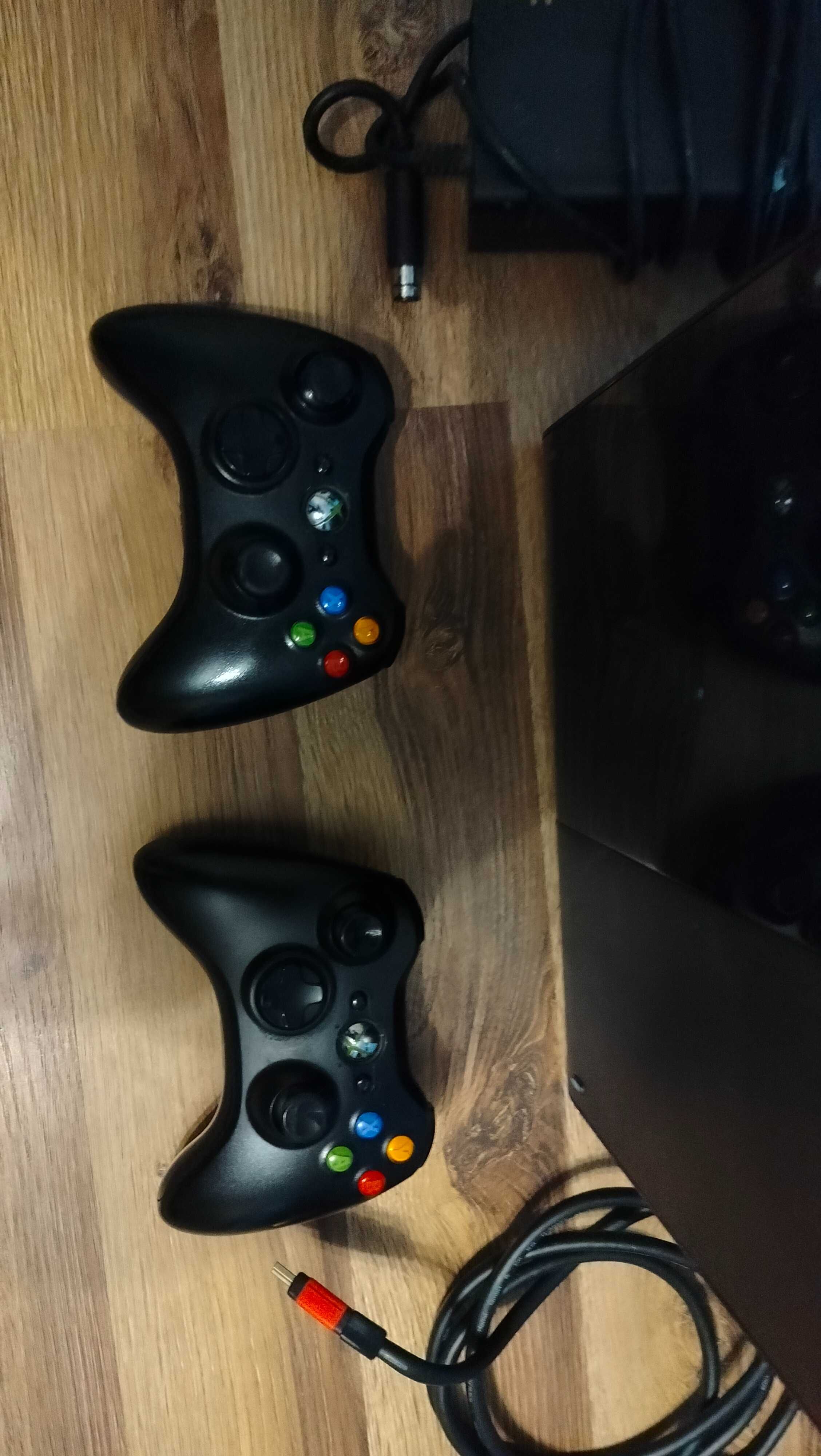 Xbox 360(500gb) + 2 pady + kineckt + gry na płytach