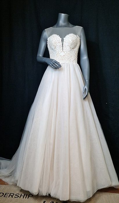 Нова весільна сукня