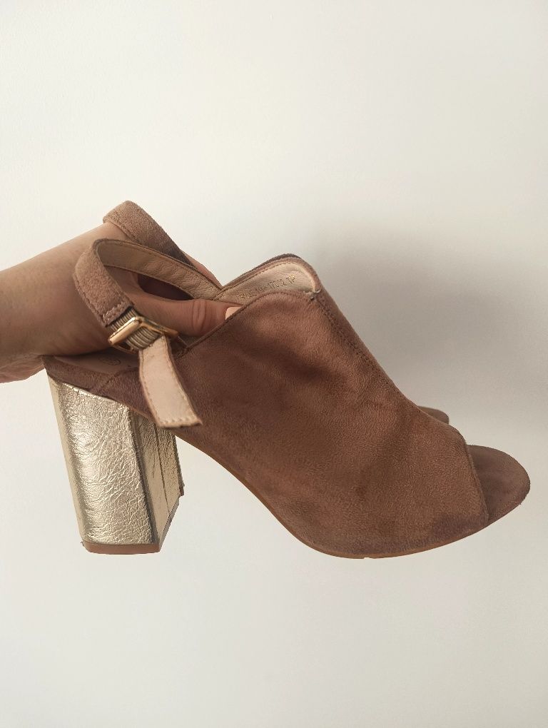 Buty na koturnie 38