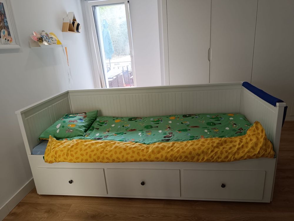 Cama ikea solteiro/casal Hemnes com 1 colchão