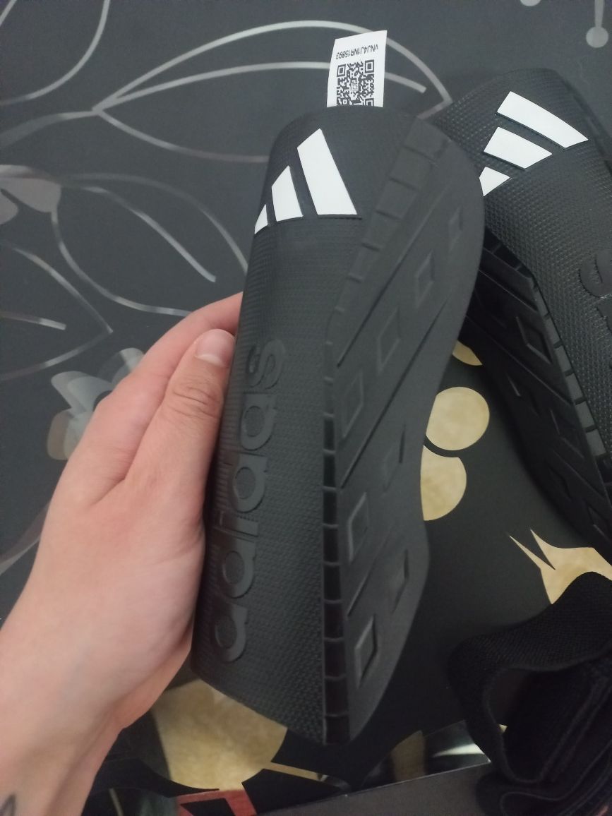 Caneleiras Adidas Embaladas