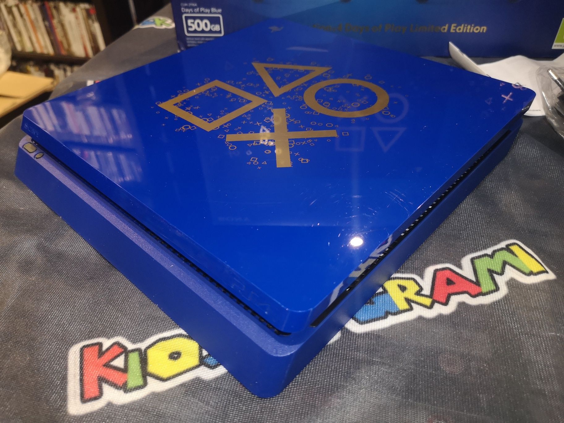 Konsola PS4 Slim limitowana DAYS OF PLAY  w pudełku stan BDB rzadkość