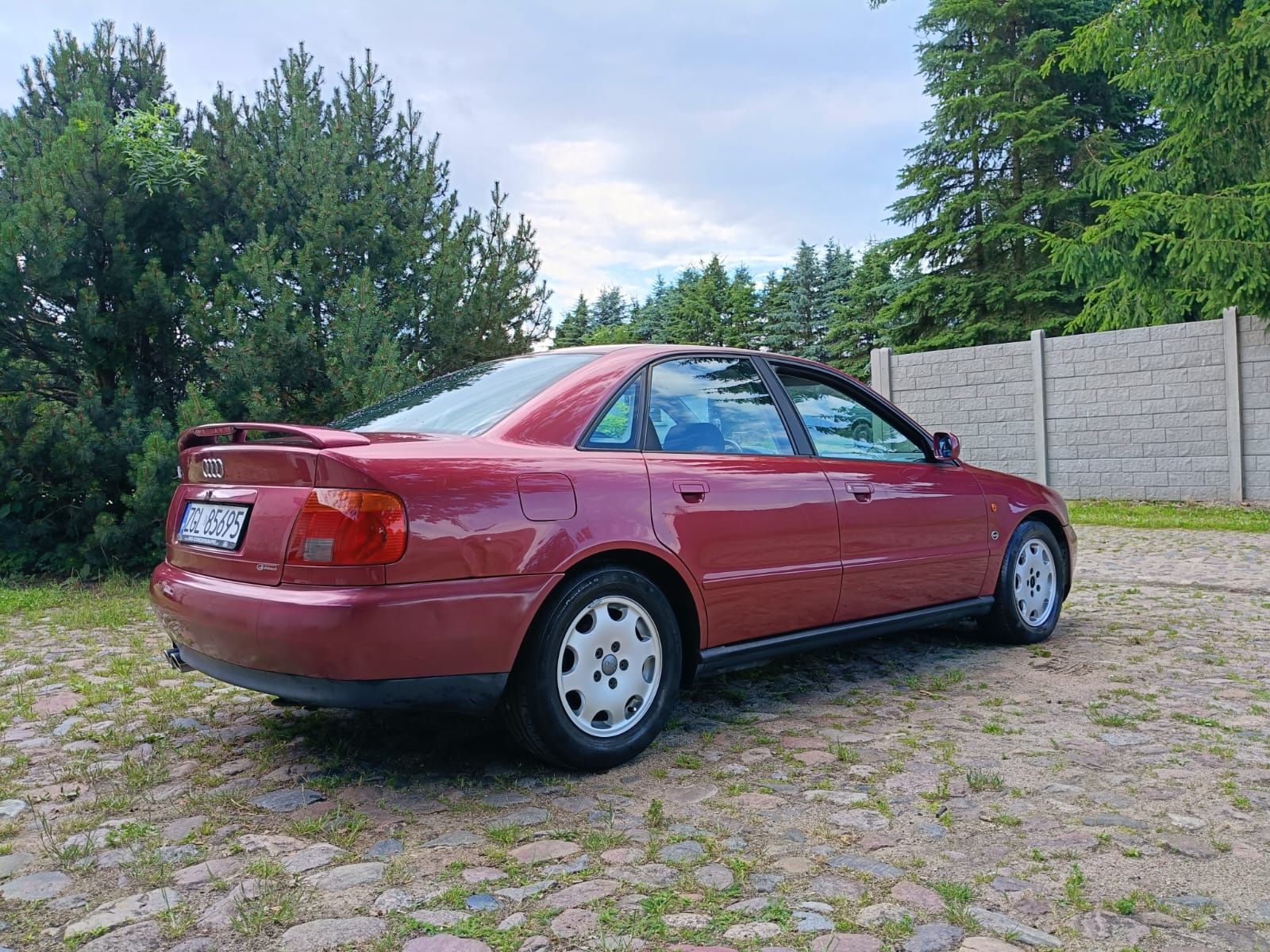 Audi A4 2.6V6, ocynk, stan kolekcjonerski, hak, klimatronik!!