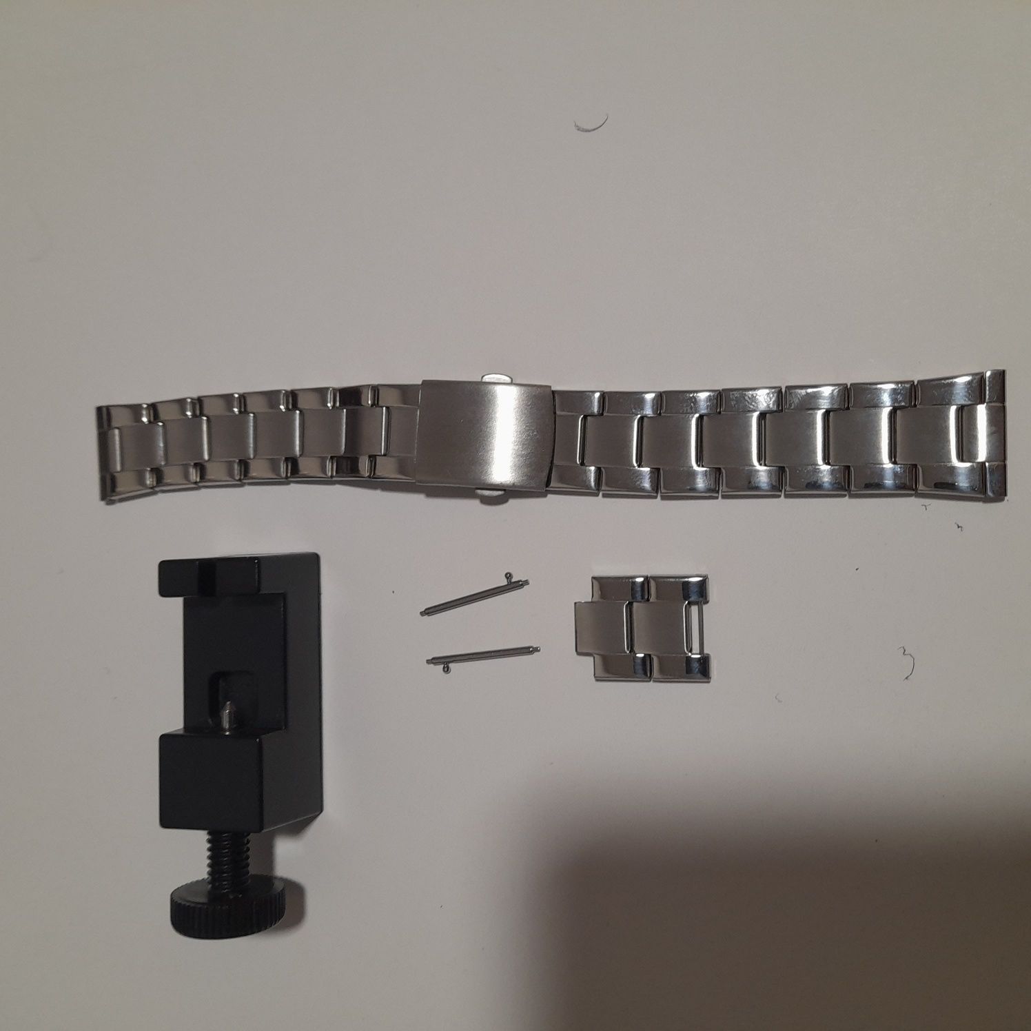 Bracelete em aço nova
