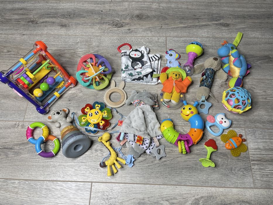 Набір 19 іграшок для найменших