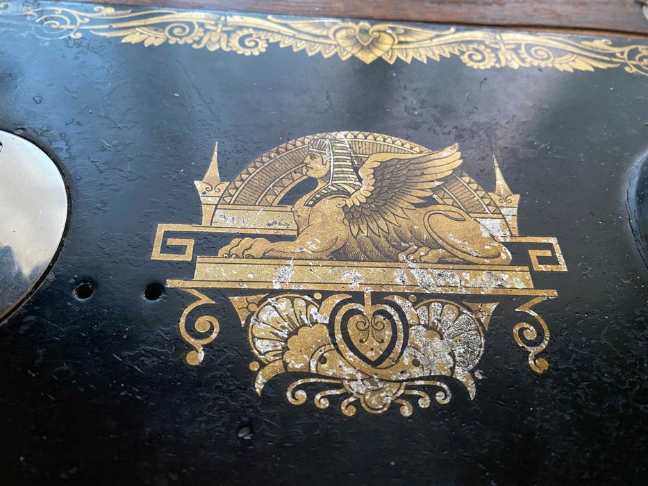 Швейна антикварна ножна машинка Зингер на станині