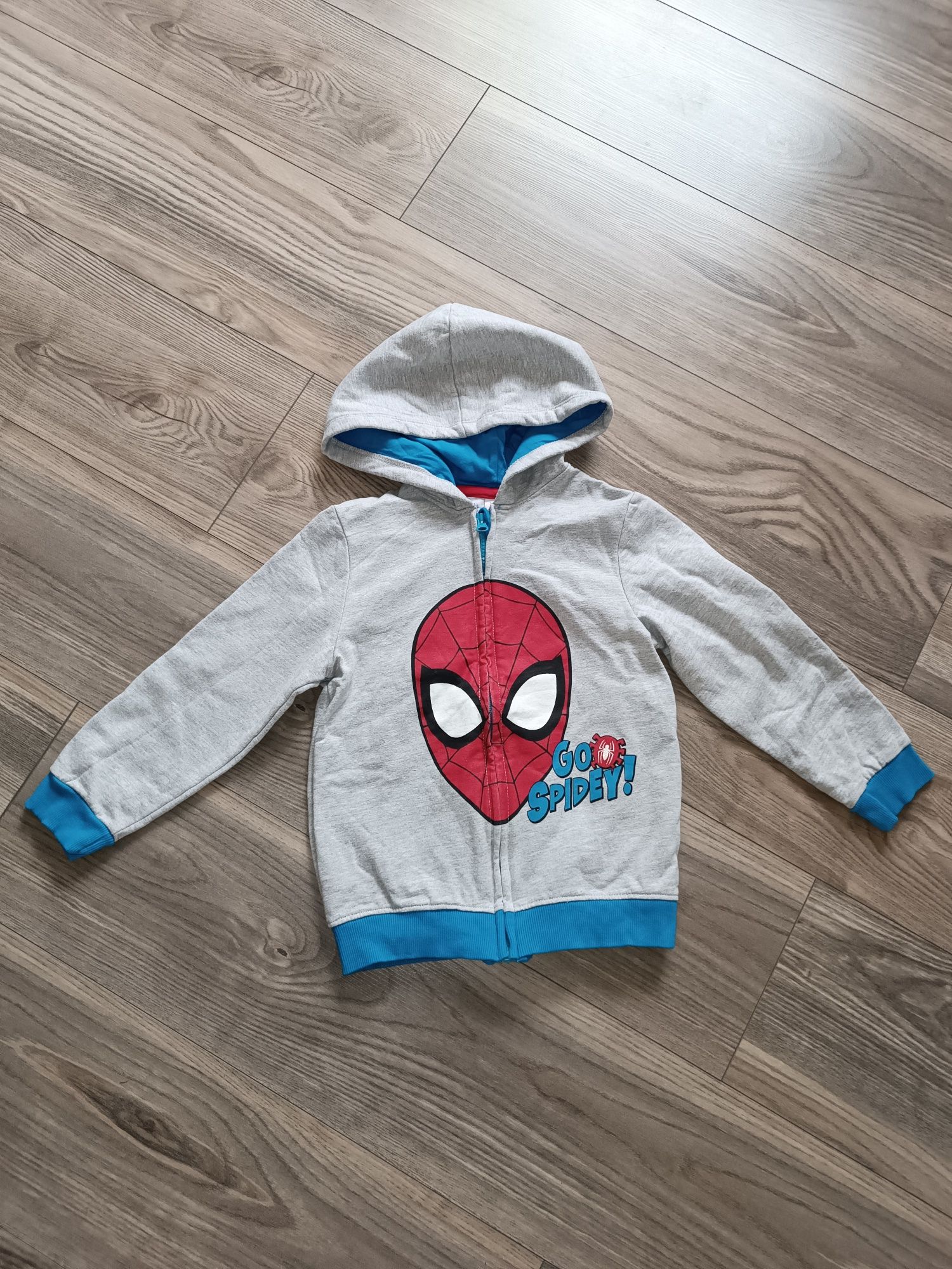 Ładna bluza r 122 Spiderman