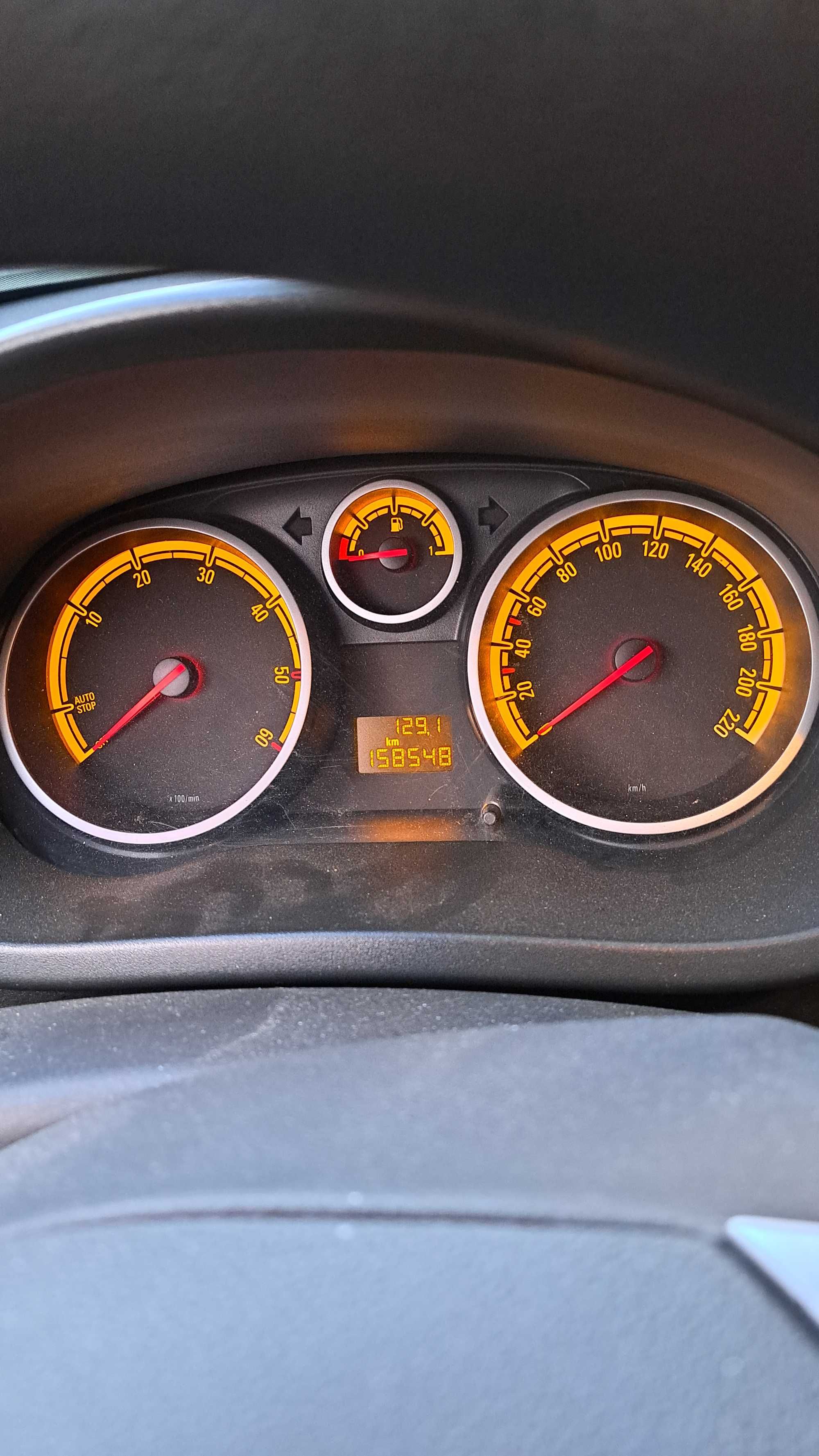 vendo Opel Corsa 5 portas diesel 2010, excelente estado