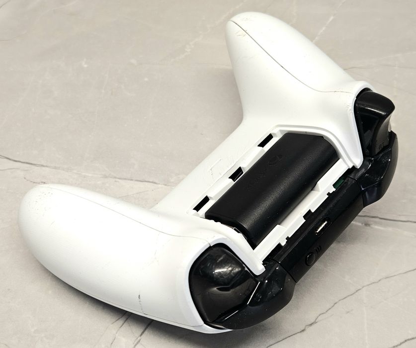 Pad Xbox One z akumulatorem xbox