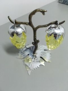 Conjunto galheteiro e saleiro antigo