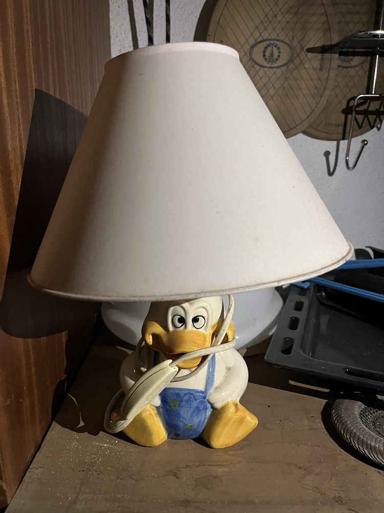 Candeeiro beje com pato