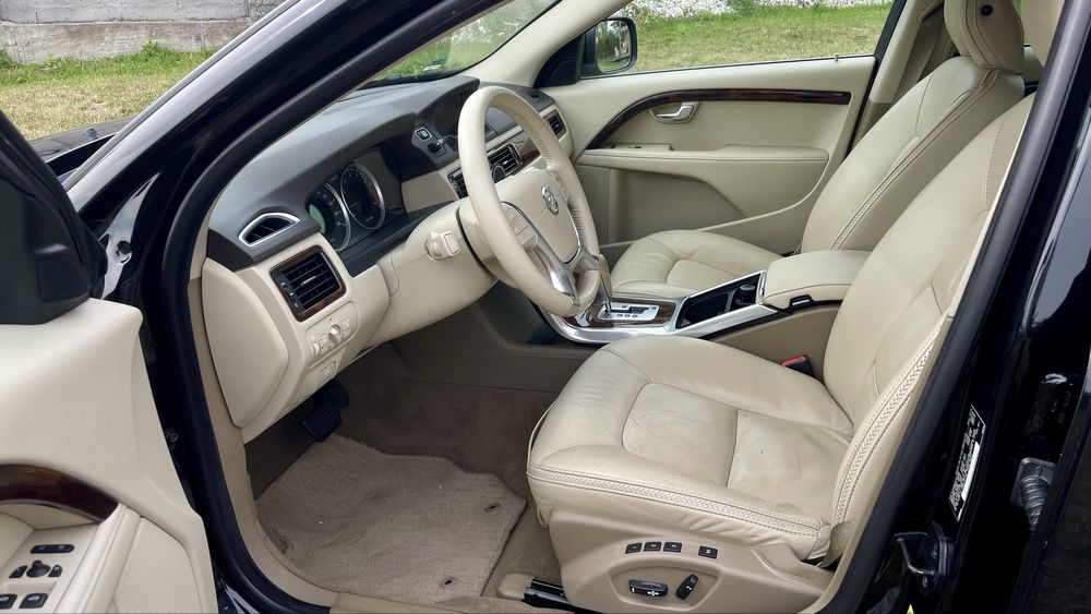 Volvo XC70 3.2 AWD, модель 2012 року. В ідеальному стані