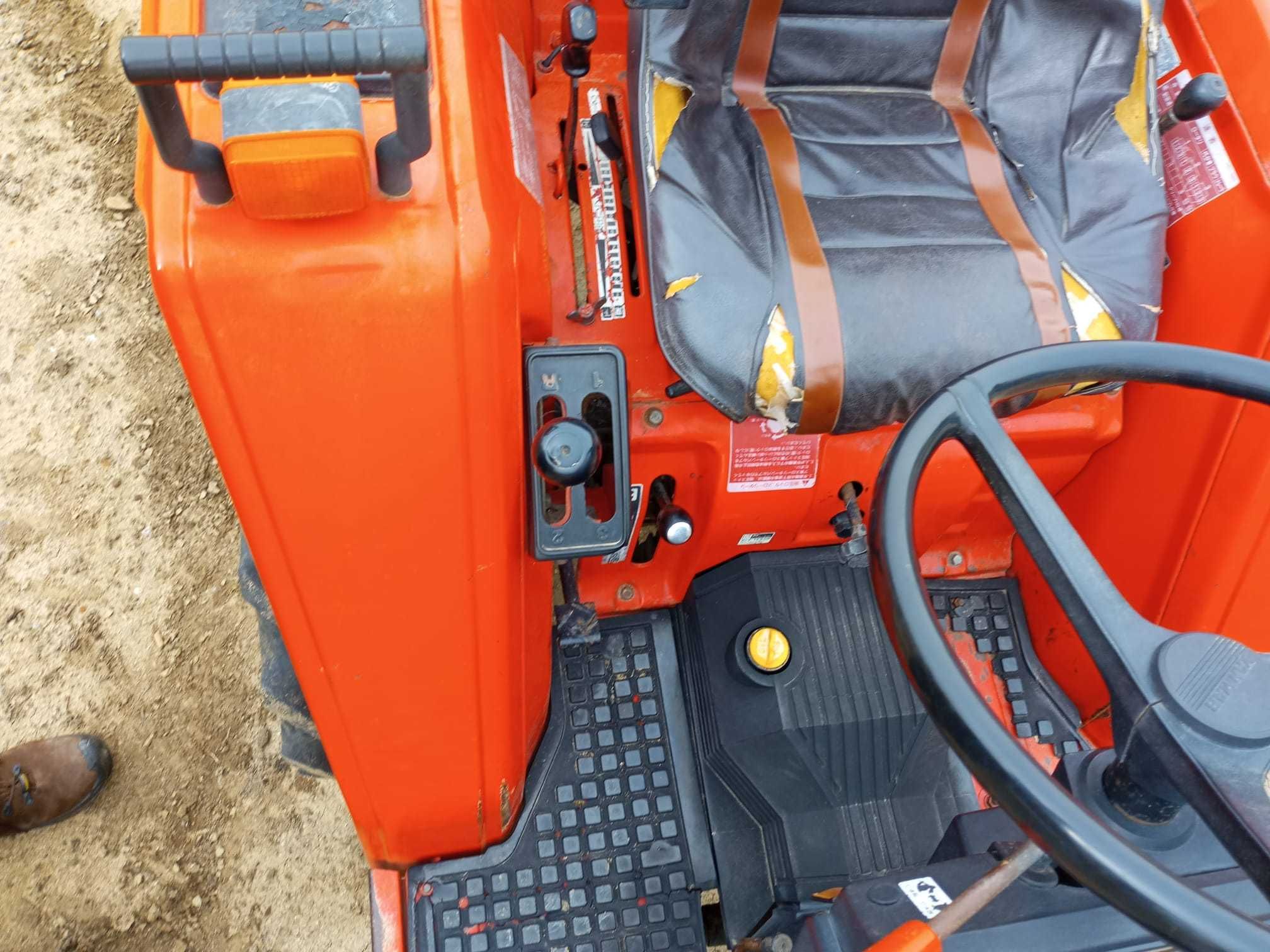 Conjunto trator Yanmar F18D com fresa, vibrocultor e corta-mato