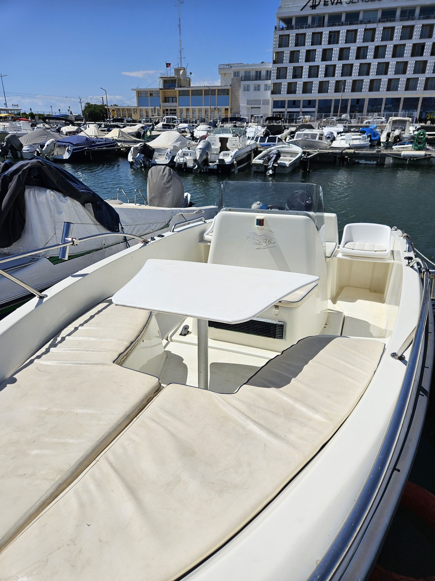 Barco  BENETEAU usado em bom estado