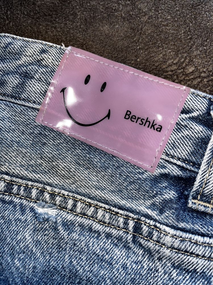 Джинсы Bershka