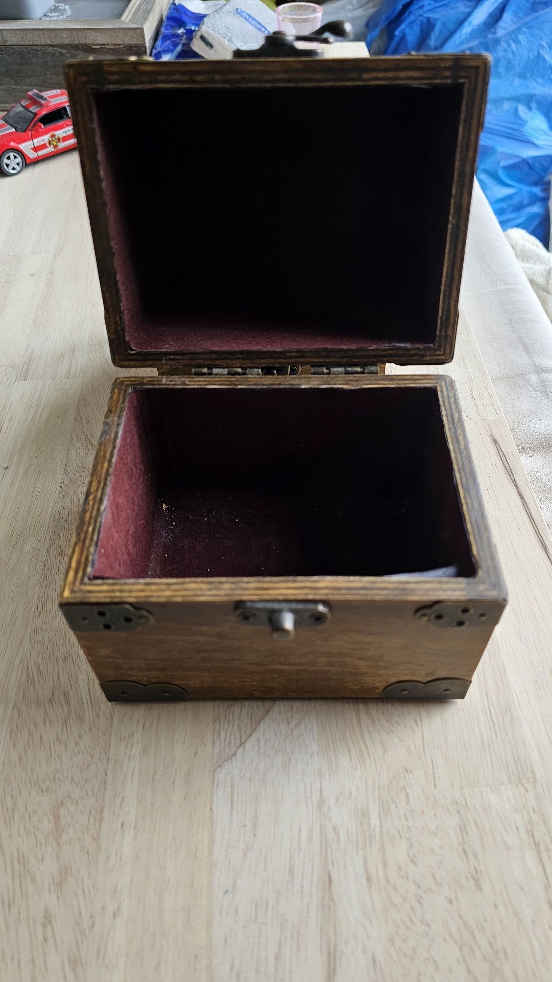 Szkatułka drewniana na biżuterię zestaw