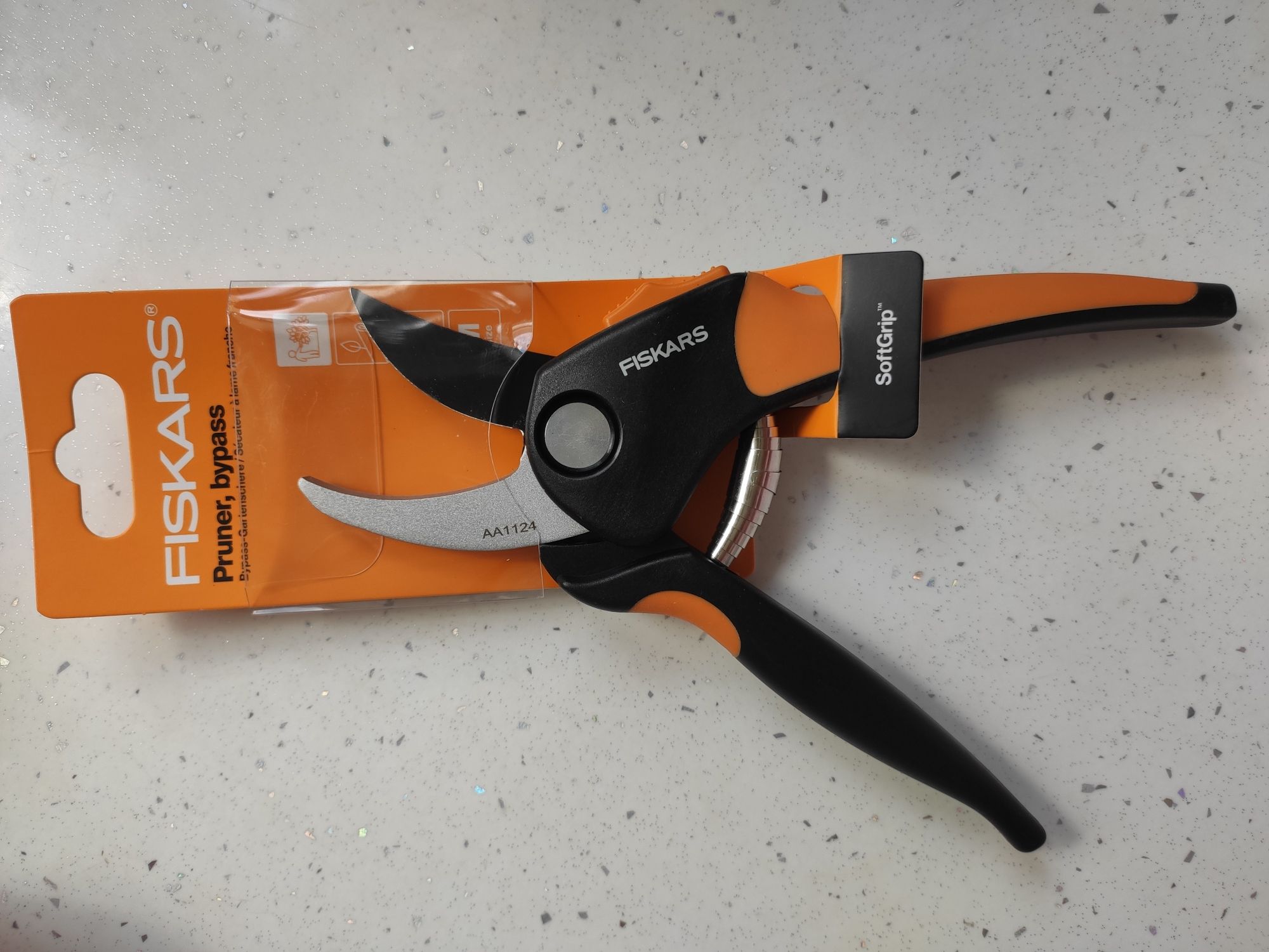 FISKARS sekator ogrodowy nożycowy do gałęzi M SoftGrip