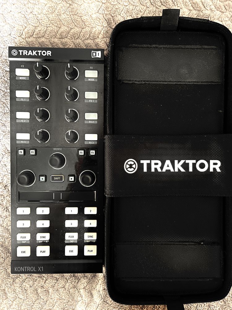 TRAKTOR X1MK2 - kontroler Dj + Case