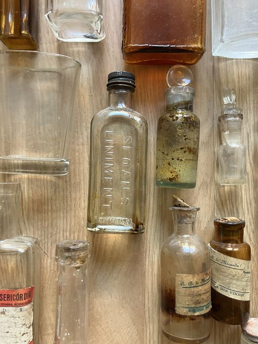 Frascos antigos farmacia e perfumes -