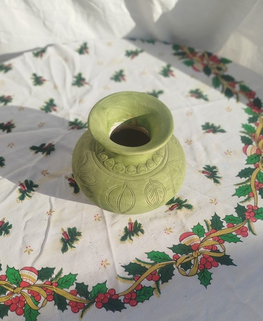 Vaso decorativo em cerâmica artesanal verde – estilo rústico