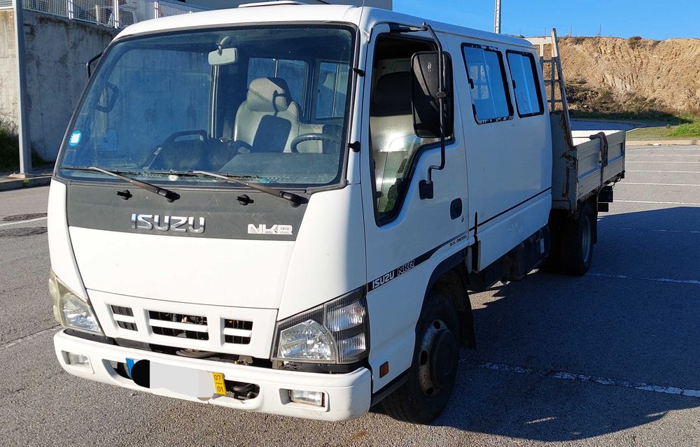 ISUZU NKR 3.0 de Cabine tripla, 9 lugares